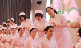 最美护士短视频,最美护士短视频温情呈现